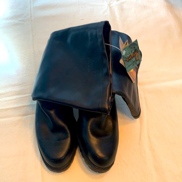 College Shoes - Leather boots made in Canada